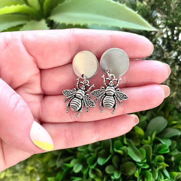 Silver Bee Earrings - Picture 4 of 5